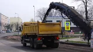 Budowa ronda Targowa Krakowska Stara Droga - Radomsko - frezarka asfaltu
