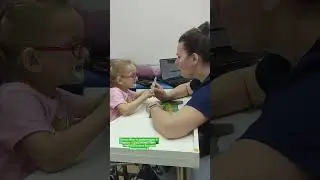 Учимся говорить правильно 🤗 Мила старается изо всех сил позвать Олю, какая умничка 👏👏👏#shorts #дети