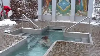 купание в холодной горе Крещение