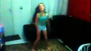 menina dancando cuduro!!!