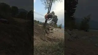 акробат на пляже 