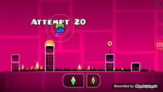 Нуб играет первый раз в Geometry Dash Lite