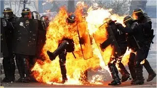 ПАРИЖ В ОГНЕ !!! протестующие  Жгут полицейских коктейлями молотова.
