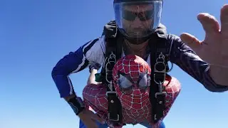 Spider Man Skydiving (bad piggies)