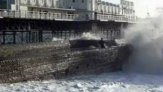 Mind the Wave - stormy waters in Brighton