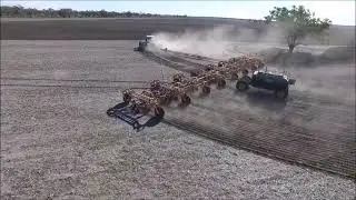 Extended video zells planter largest air seeder વિદેશ નુ આ મશીન છે. જે ખેતી માટેનુ આધુનિક સાધન છે.
