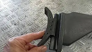 регулируемый тыльник приклада.