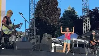 Annabella’s Bow Wow Wow Rocks ‘I Want Candy’ Live at Totally Tubular Festival 2023. 4K