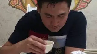 Торегали Тореали пьет чай