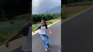 Bermain Sepatu Roda dan menikmati Alam diLereng Gunung  #shorts #sepaturoda #inlineskate #panorama