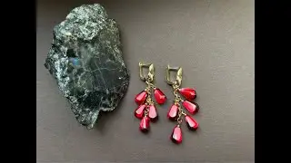 Как сделать серьги из гранатовых зёрен.