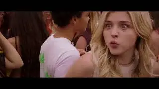 Buenos Vecinos 2   Escena De Robar La Marihuana