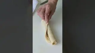 Формовка булочек. Плюшки с халвой. Полное видео есть на канале 