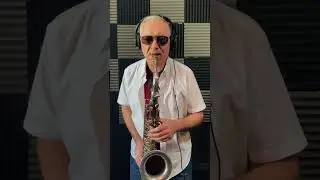 Aisha на тенор-сксофоне 
