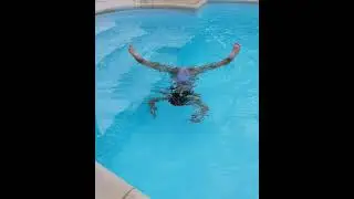 Dancing underwater                     Танцы под водой