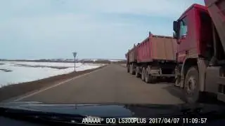 Грузовики загорают на обочине у Муслюмово, 7 апреля 2017