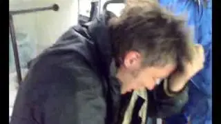 Нарик бьется головой в скорой помощи