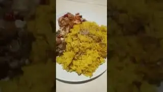 Nasi kuning ayam penyet