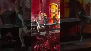 Uncle Waffles & her dancers performing “Wadibusa” in New York (Part 3)