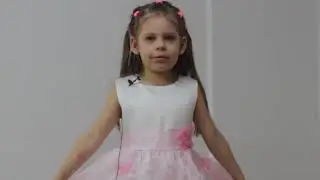 Ева поет 