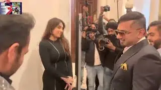 Yo Yo Honey Singh😎 Introduce His Girlfriend Tina to Gaurav Taneja😎