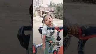 lagi asik cerita,tiba²nak gadis ekting dengan sakit kakinya,padahal ngak kenapa napa pun🤣