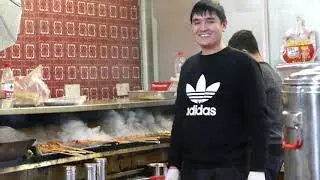 FoodieKid Streetfood: Xinjiang Uygur Barbecue in China 新疆羊肉串