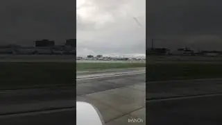 Qantas Boeing 737 wet arrival into Auckland #aviation #planespotting #swiss001landing