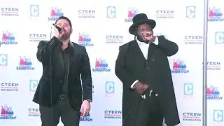 Nissim Black & Gad Elbaz Preform Live in Times Square NYC At The Chabad CTEEN Concert Hashem Melech