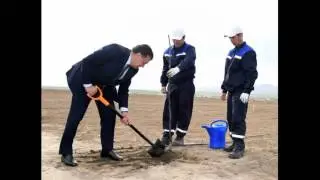 Shavkat Mirziyoyev Qo‘shrabotda nuroniylar bilan birga yong‘oq ko‘chati o‘tqazdi