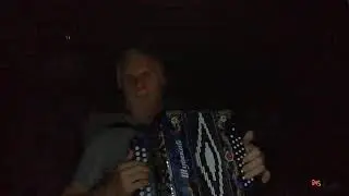 Ты ж меня подманула, ты ж меня подвела.