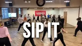 Iggy Azalea (ft. Tyga) - Sip It
