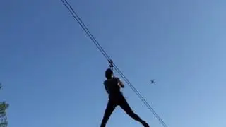 Это невероятно!!! Смотреть до конца! Спуск на троллее в 