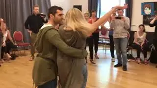 Говорила люблю одного