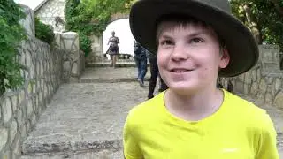 На кудыкину гору-воровать помидоры)