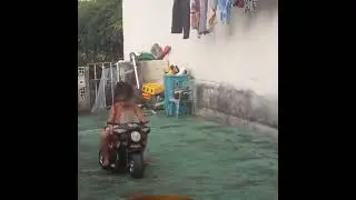 Allyce Uma Volta De Moto.