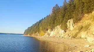 Прогулка вдоль скалистого берега | 🍂