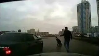 НЕВЕРОЯТНО НО ПЕШЕХОД ОСТАЛСЯ ЖИВ!!!