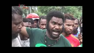 I NEWS PAPUA - AKSI PENOLAKAN WARNAI PELETAKAN BATU PERTAMA POS RAMIL