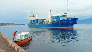 kegiatan kapal Tanto raya di pelabuhan Manokwari