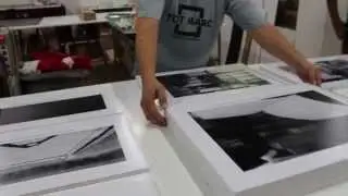 Marcos de madera a medida para exposiciones de fotografía.