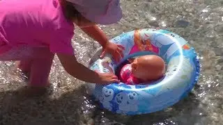 Кукла беби бон Настя на море Играет в песок и купается