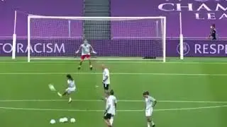 Nem precisava de goleira kkk