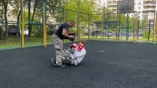 Как добить противника на земле.