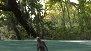 девушка плавает в озере. girl swims in the lake. shorts