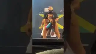 Sean Paul grinding stefflonDon on stage at a concert #stefflondon  #seanpaul #concerts