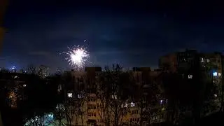 Заря за новата 2023 година както се виждаше от терасата на блок в София