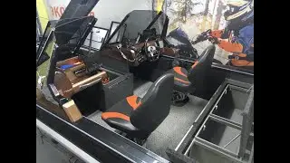 Кокпит и кресла со стойками