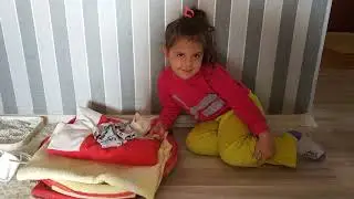 Çorap kokusunda uyuyan kedicik