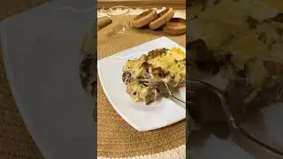 Киш с курицей и грибами на основе из картофеля.